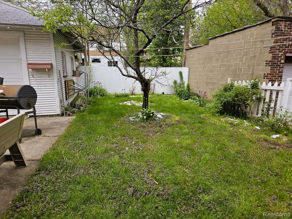 917 E 9TH Street, Flint, MI 48503 — Photo 23