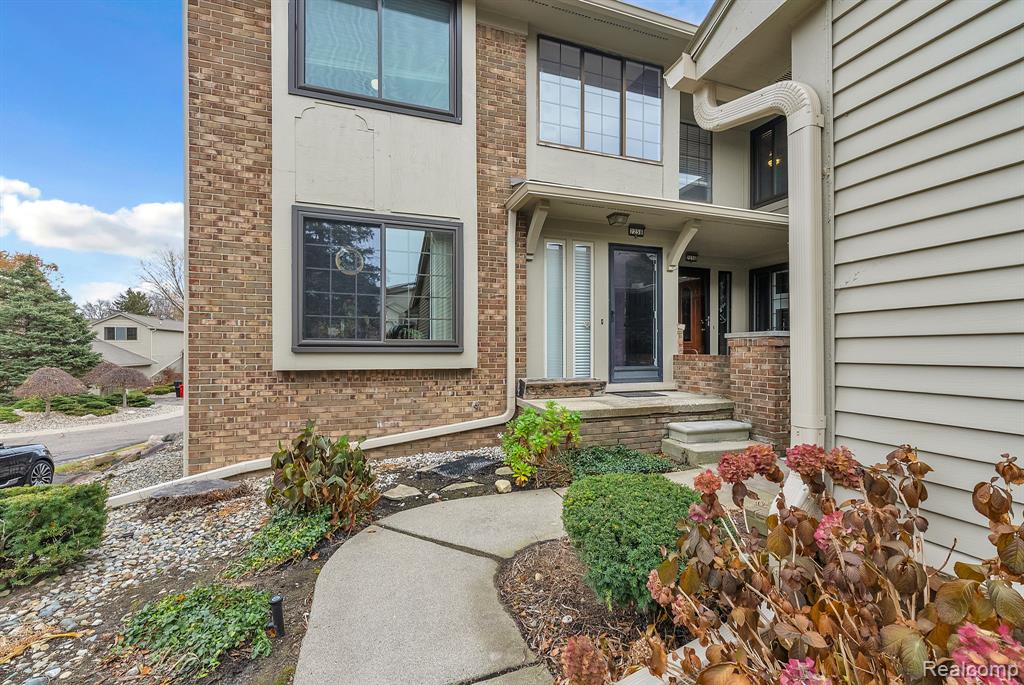 7258 Creeks Bend Court, West Bloomfield, MI — Photo 9