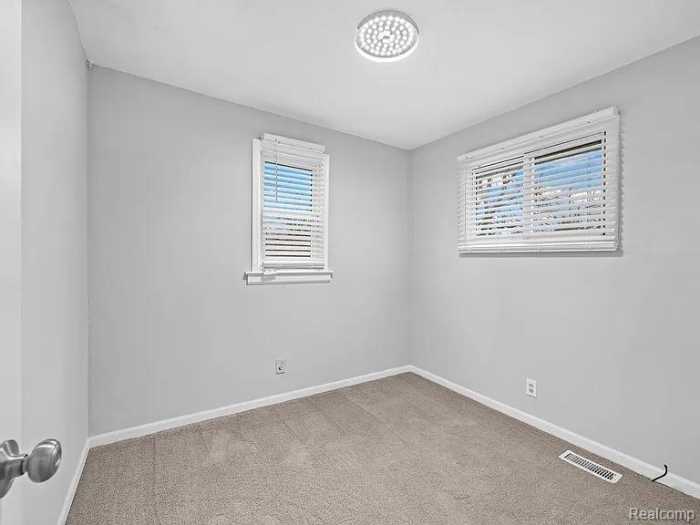 419 W 12 Mile Road, Royal Oak, MI 48073 — Photo 18