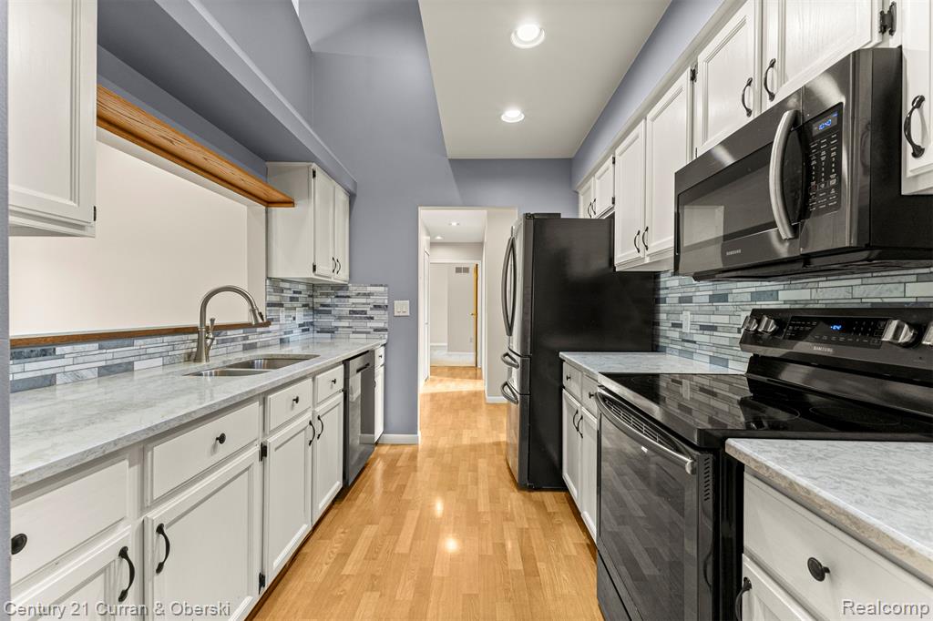 9377 Lamont Street, Livonia, MI 48150 — Photo 17