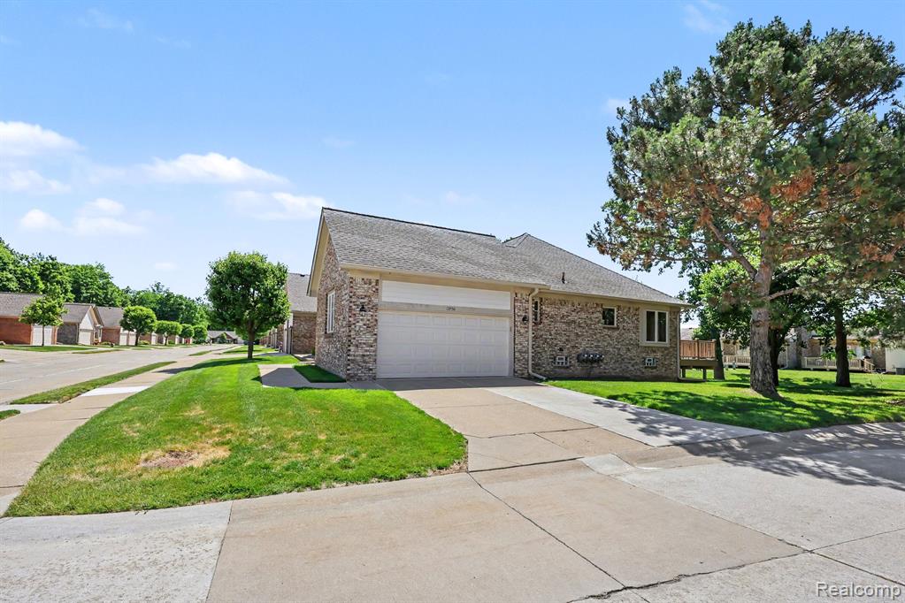 13750 Treeland Drive, Utica, MI 48315 — Photo 4