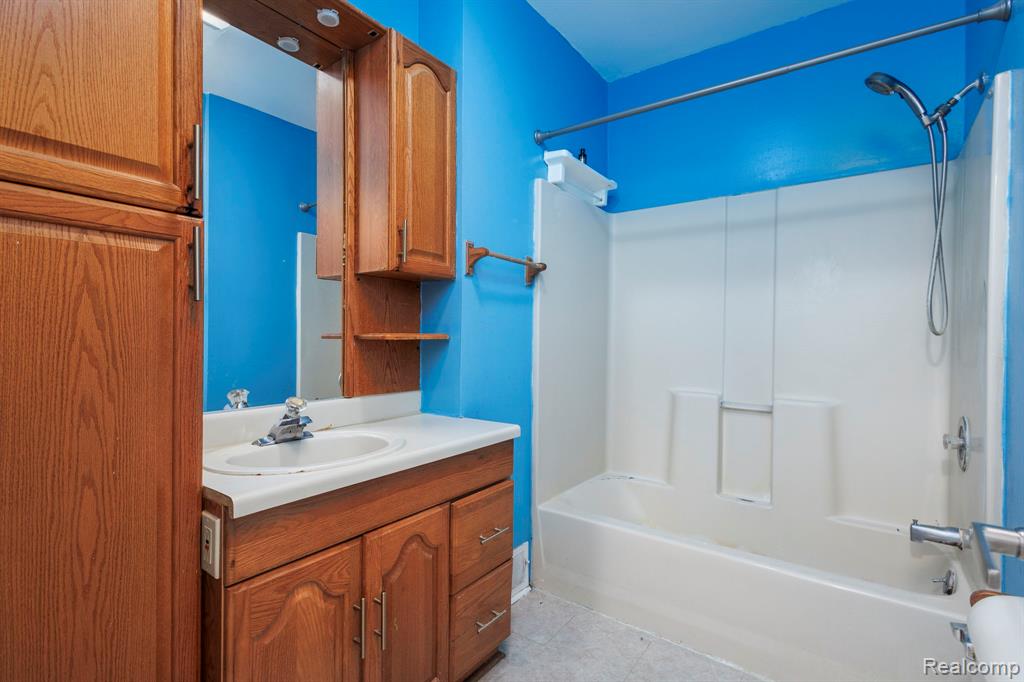 635 E Tennyson Avenue, Pontiac, MI 48340 — Photo 14