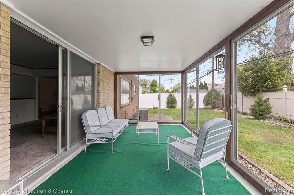 716 N CHARLESWORTH Street, Dearborn Heights, MI 48127 — Photo 34