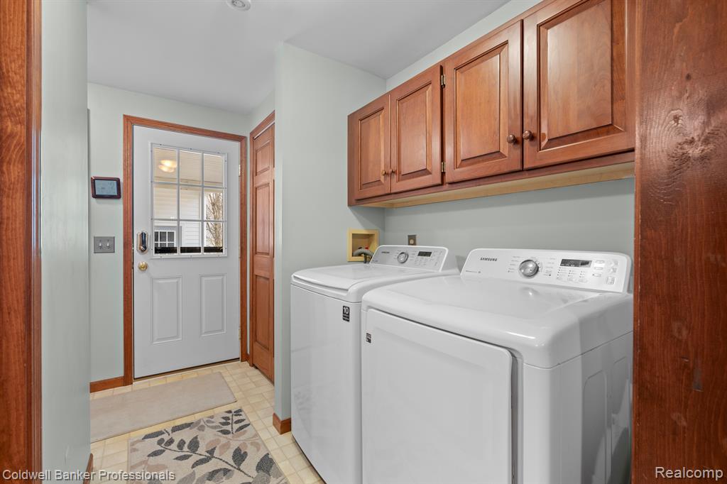 6253 7 MILE Road, South Lyon, MI 48178 — Photo 21