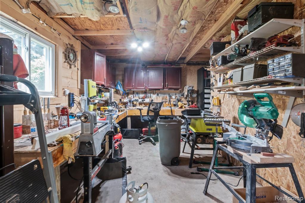 2420 Garland Street, Keego Harbor, MI 48320 — Photo 24