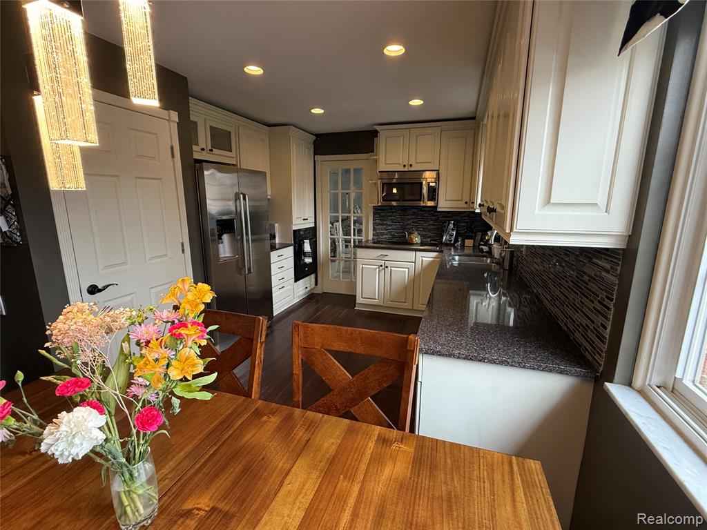 1645 Blairmoor Court, Grosse Pointe Woods, MI 48236 — Photo 7