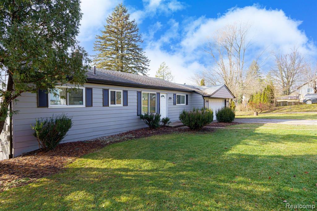 411 BUNNY RUN Boulevard, Lake Orion, MI 48362 — Photo 31