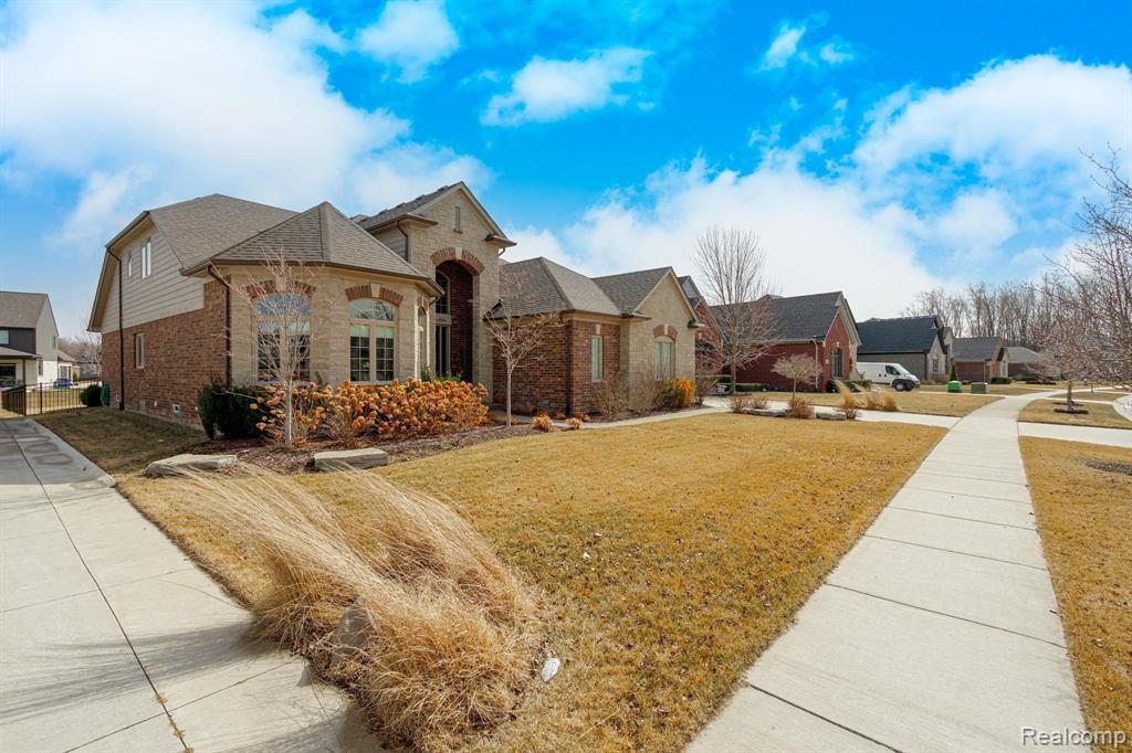 54678 BLACK HILLS Lane, Utica, MI 48316 — Photo 2