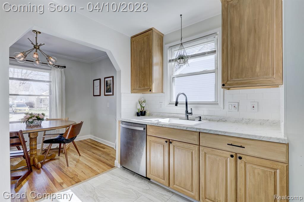 915 N Dorchester Avenue, Royal Oak, MI 48067 — Photo 16