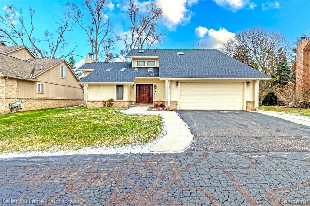 5700 Point Of The Woods Drive, West Bloomfield, MI 48324 — front exterior