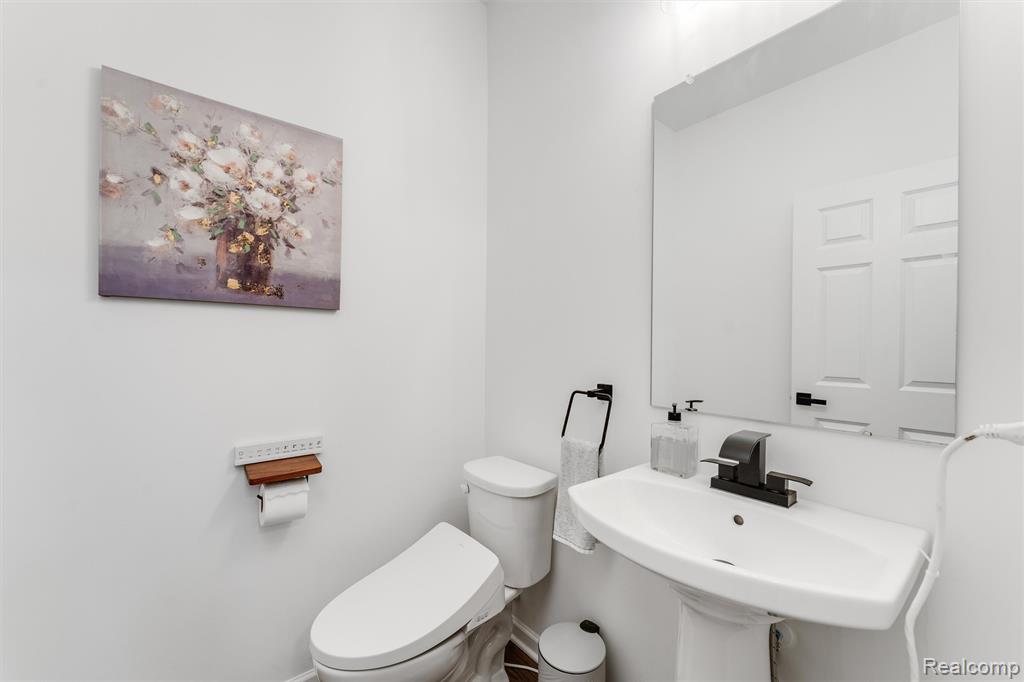 908 S Livernois Road, Rochester Hills, MI 48307 — Photo 18