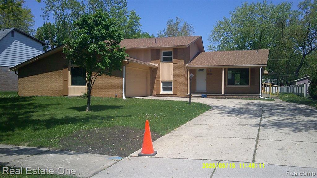 8240 HAMPTON Road, Grosse Ile, MI 48138 — front exterior