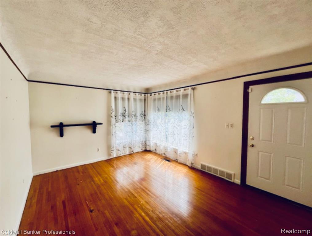 574 Auburn Street, Plymouth, MI 48170 — Photo 4
