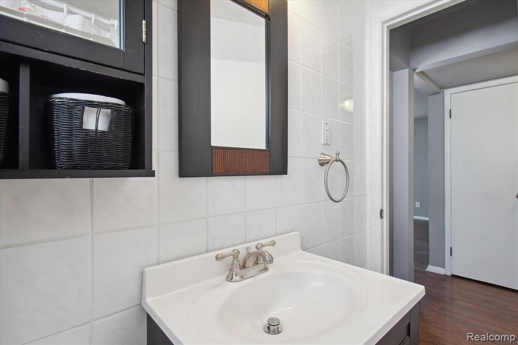 6491 N WAVERLY Street, Dearborn Heights, MI 48127 — Photo 17
