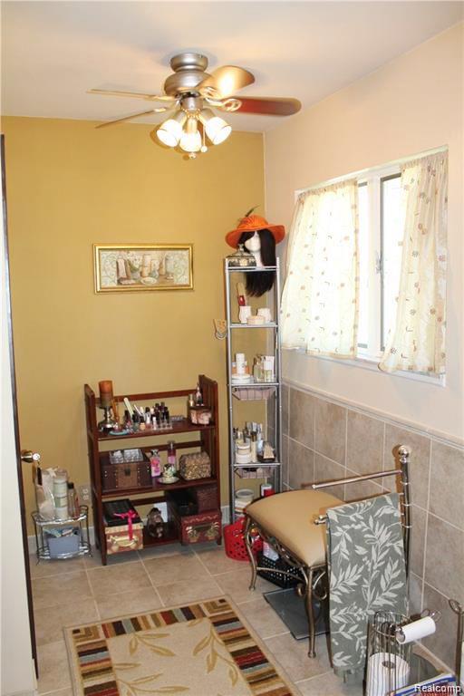 6272 W Court Street, Flint, MI 48532 — Photo 22