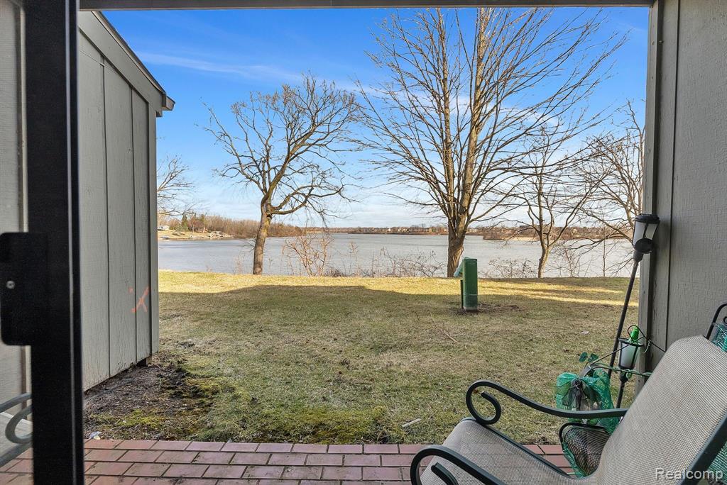 9629 HARBOUR COVE, Ypsilanti, MI 48197 — Photo 15