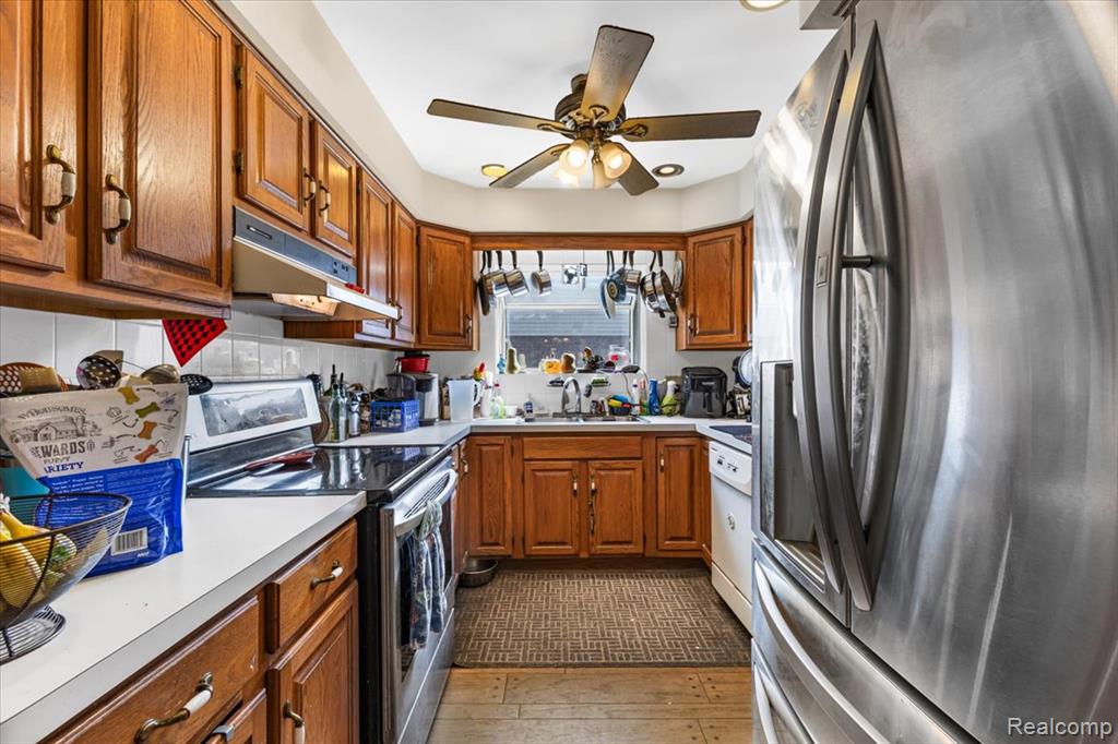 6874 Little Creek Drive, Troy, MI 48085 — Photo 12