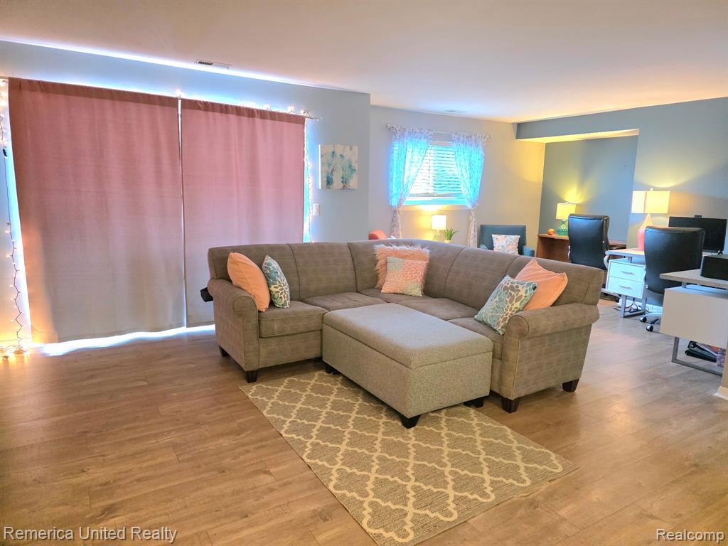 10228 Nancys Boulevard, 40, Grosse Ile, MI 48138 — Photo 12