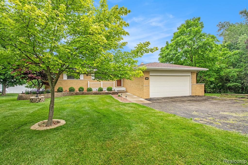 7038 Driftwood Drive, Fenton, MI 48430 — Photo 25