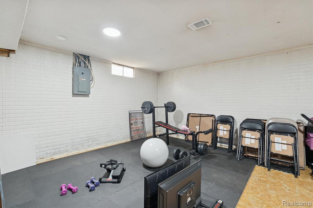 8474 Wesley Drive, Flushing, MI 48433 — Photo 37