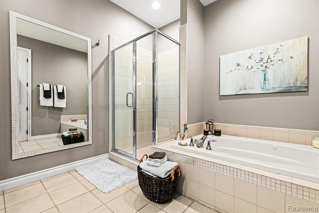 10815 SPARKLING WATERS Court, South Lyon, MI 48178 — Photo 25