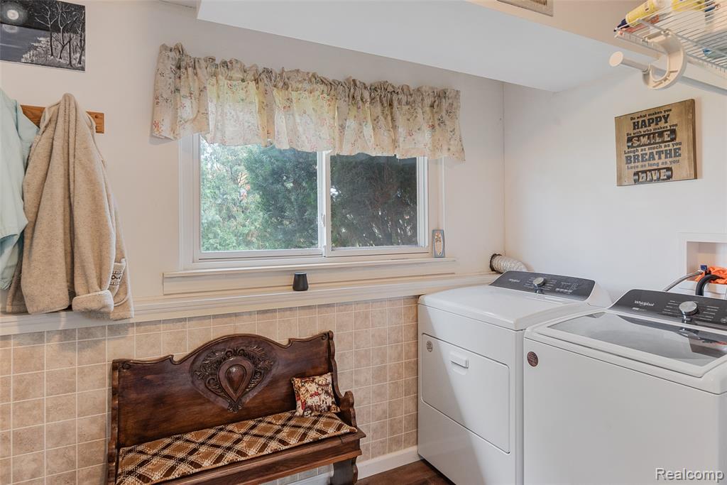 4245 Bunker Avenue, West Bloomfield, MI 48323 — Photo 24