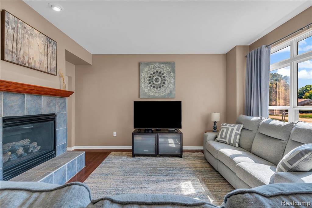 6600 Doyon Drive S, Waterford, MI 48327 — Photo 2