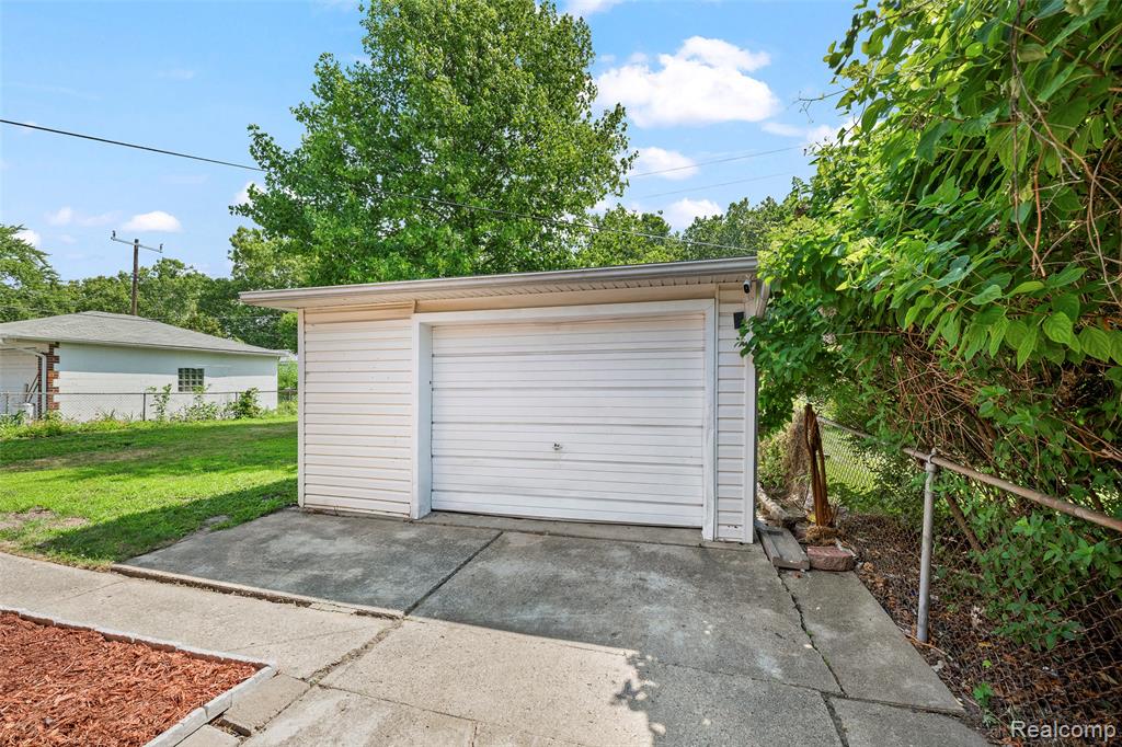 8630 N Evangeline Street, Dearborn Heights, MI 48127 — Photo 3