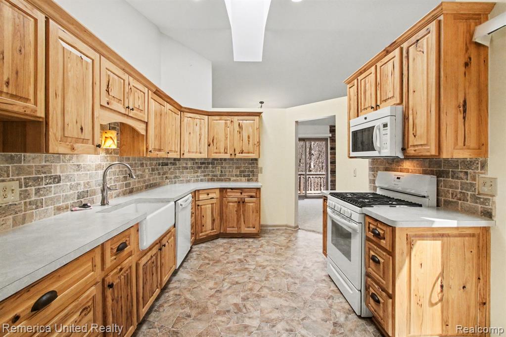 7184 Westchester Road, 125, West Bloomfield, MI — Photo 10