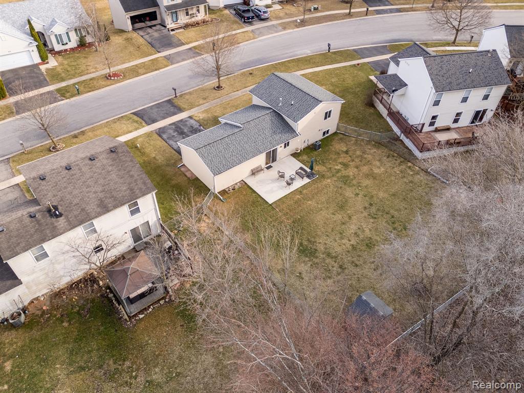 77 Coyote Court, Pinckney, MI 48169 — Photo 33