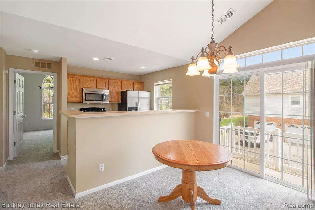 670 OLDE ENGLISH Circle, Howell, MI 48855 — Photo 13