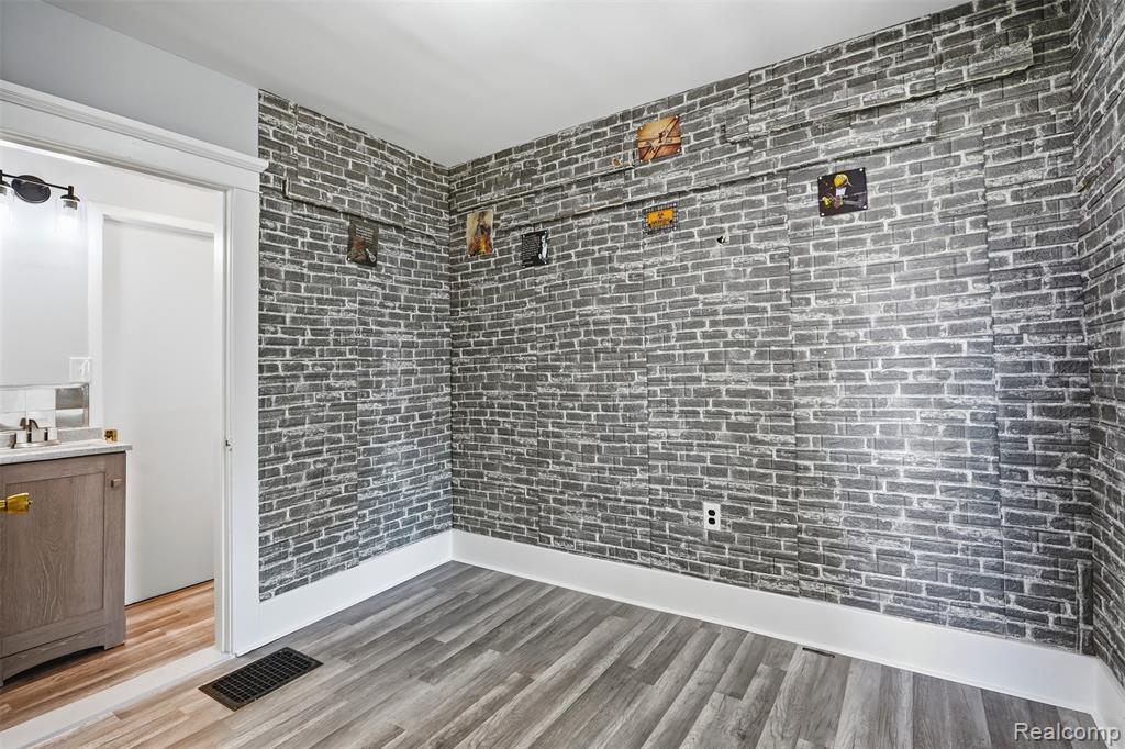 635 Lounsbury Avenue, Pontiac, MI 48340 — Photo 13