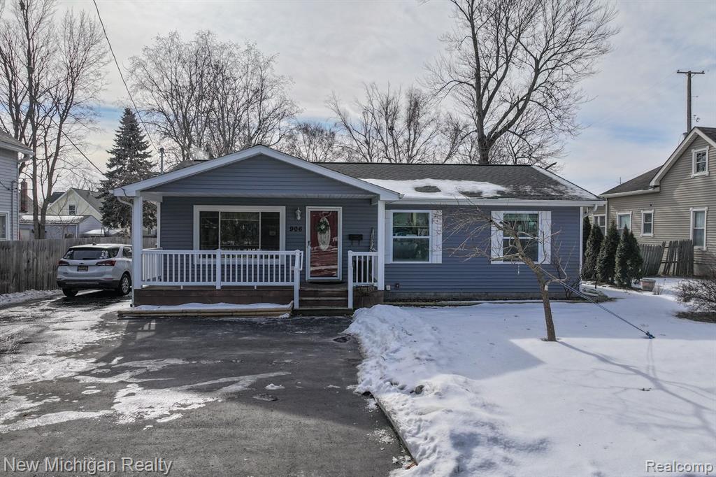 906 MAIN Street, Fenton, MI 48430 — front exterior