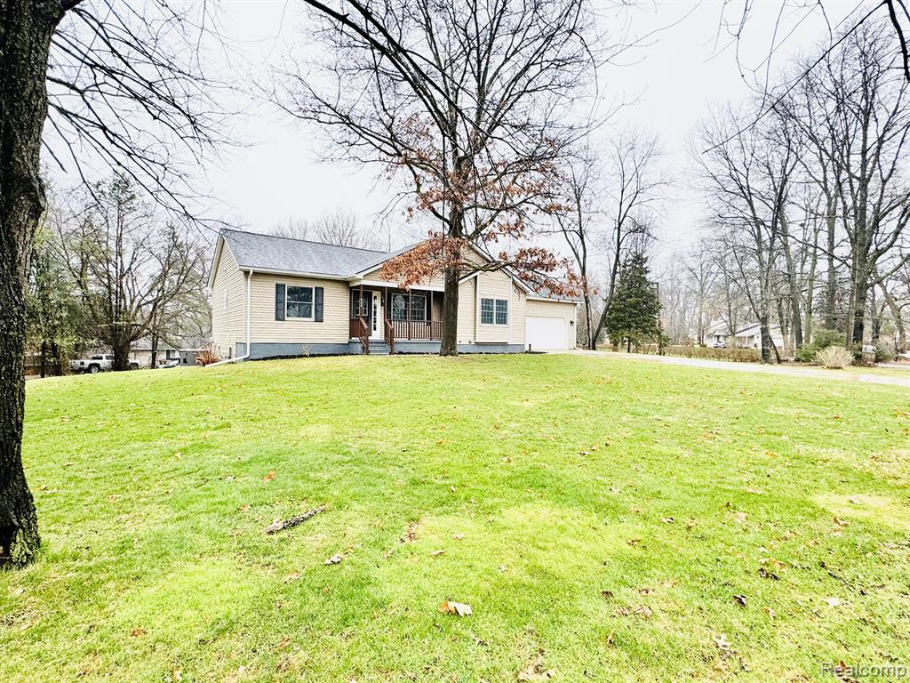 562 HALF ACRE Drive, Milford, MI 48380 — Photo 22
