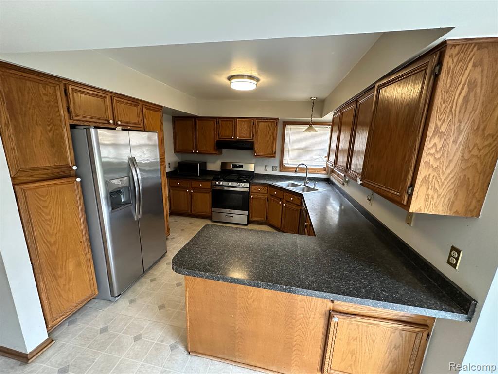 577 LEXINGTON Drive, Rochester Hills, MI 48307 — Photo 3