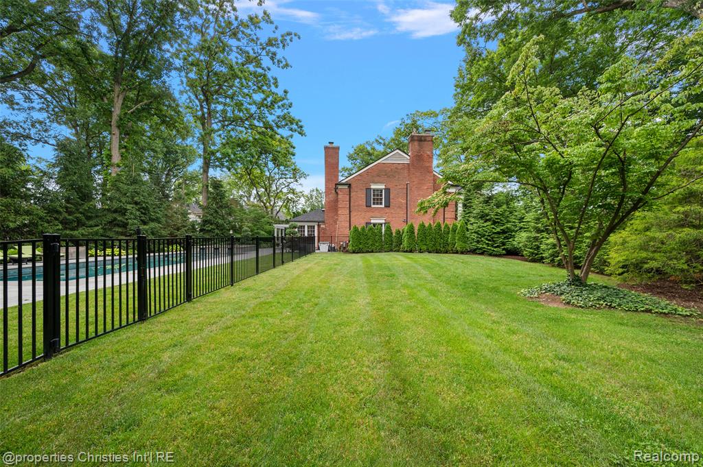 950 E Glengarry Circle, Bloomfield Hills, MI 48301 — Photo 62