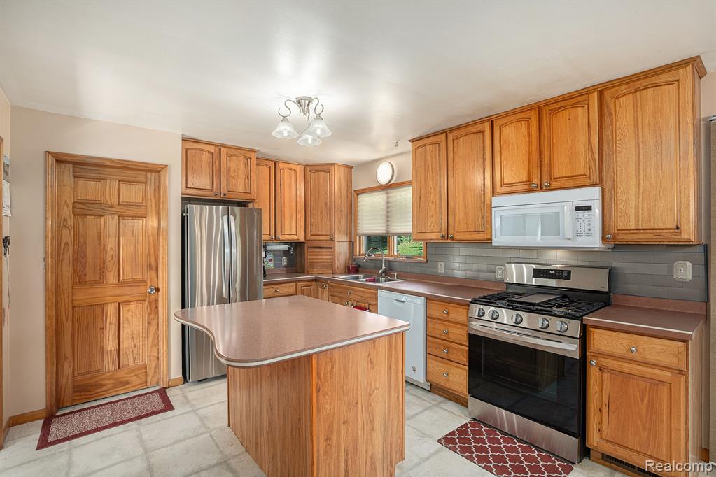 6881 S Kingston Road, Clifford, MI 48727 — Photo 8