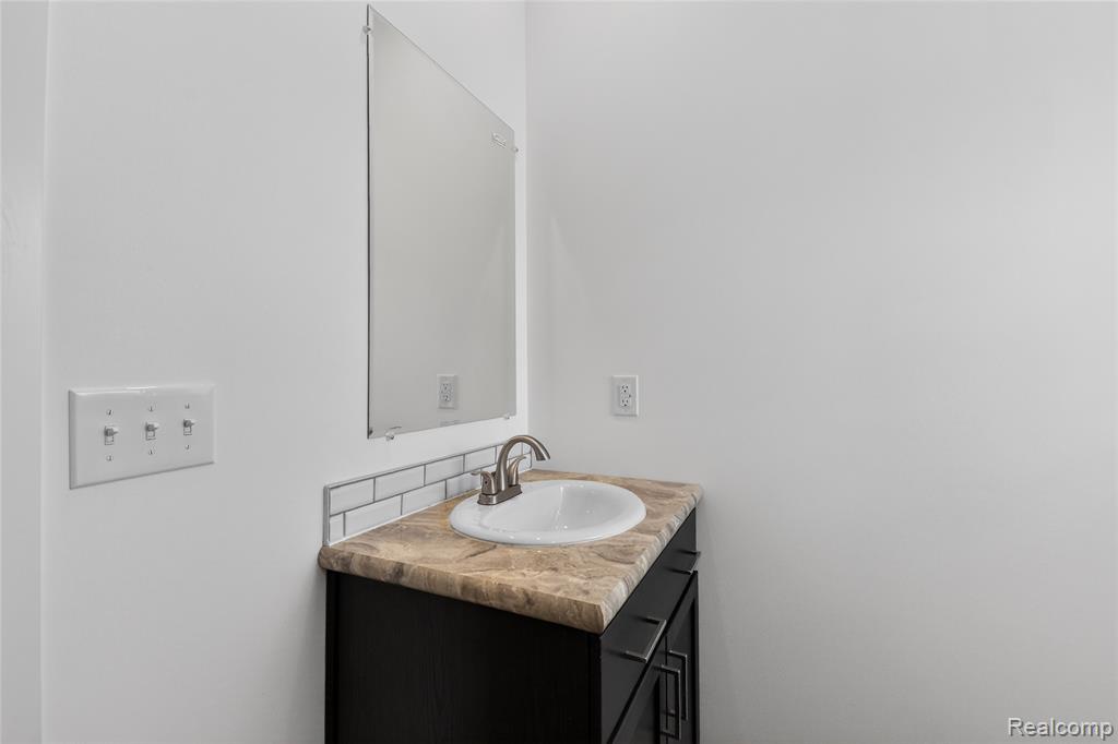 7527 Packard Ave, Warren, MI 48091 — Photo 17