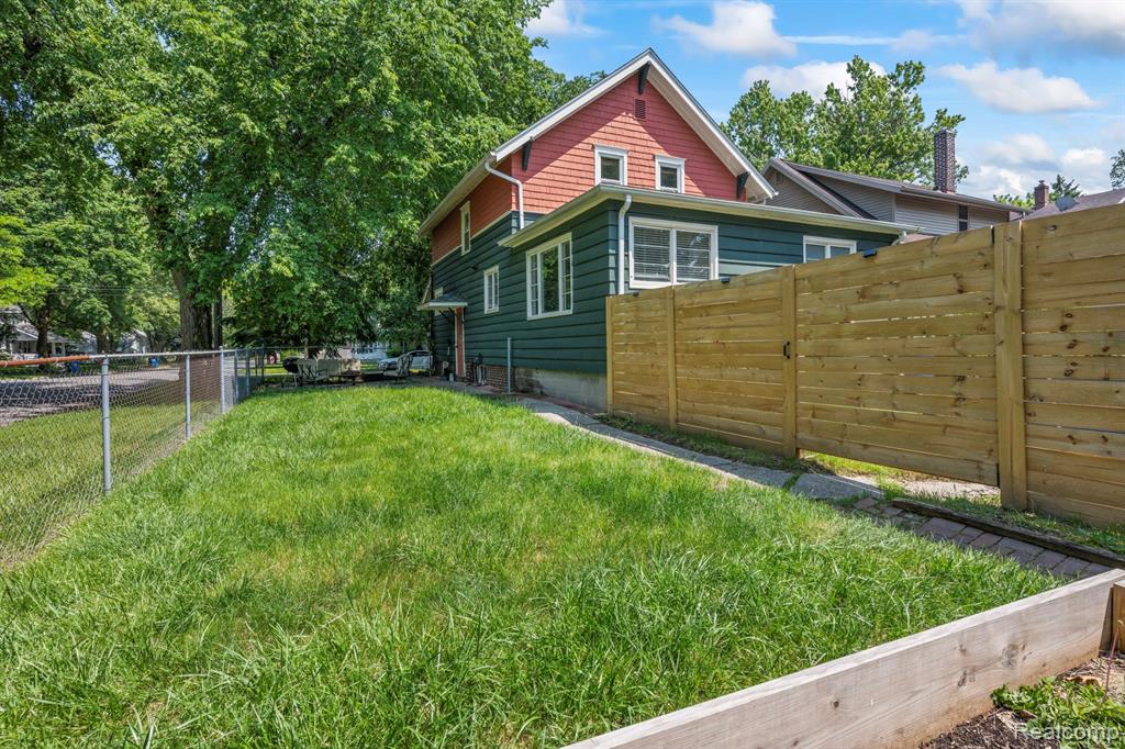 819 N Ball Street, Owosso, MI 48867 — Photo 9