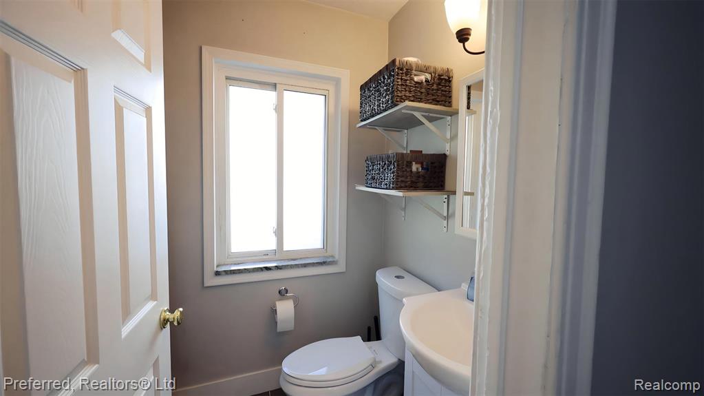 8483 Harding, Center Line, MI 48015 — Photo 12