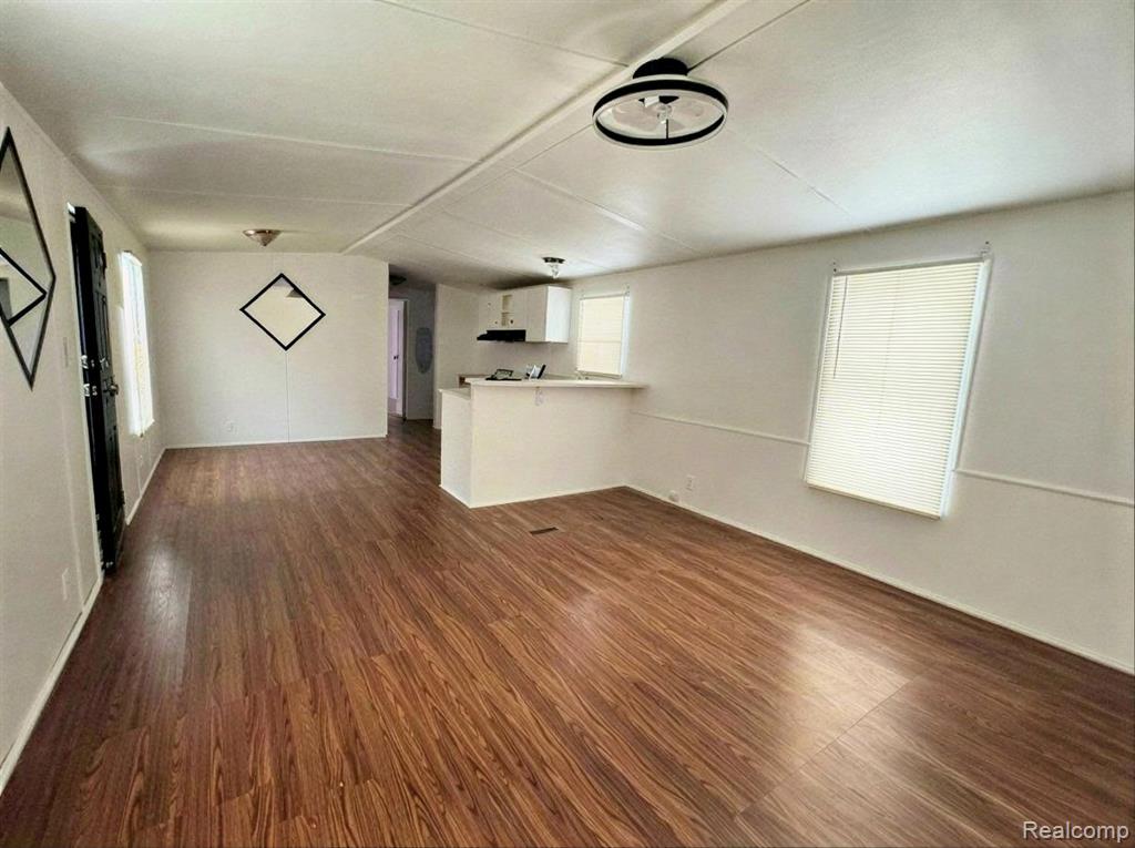 6065 Vernon, Belleville, MI 48111 — Photo 4