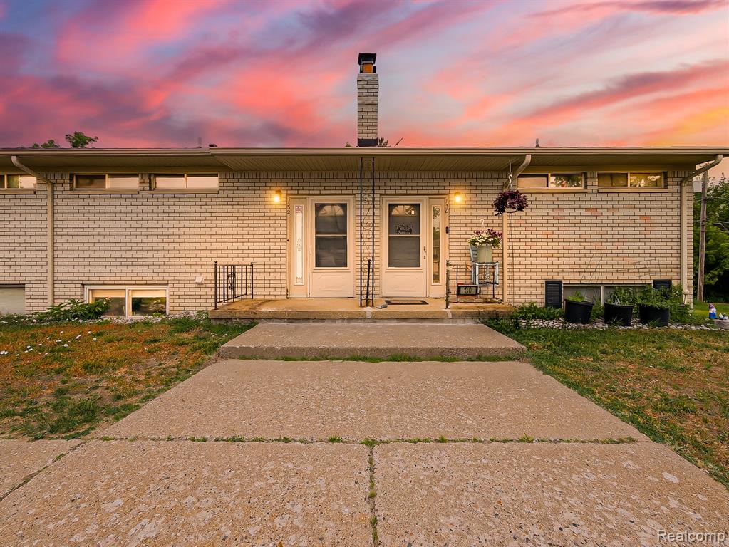 132 Huronview Court, White Lake, MI