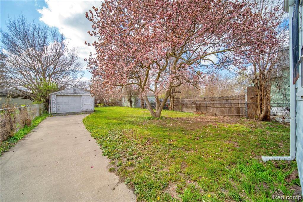 7701 PIEDMONT Street, Detroit, MI 48228 — Photo 4