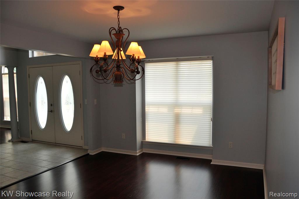 5444 BUELL Drive, Commerce Twp, MI 48382 — Photo 9