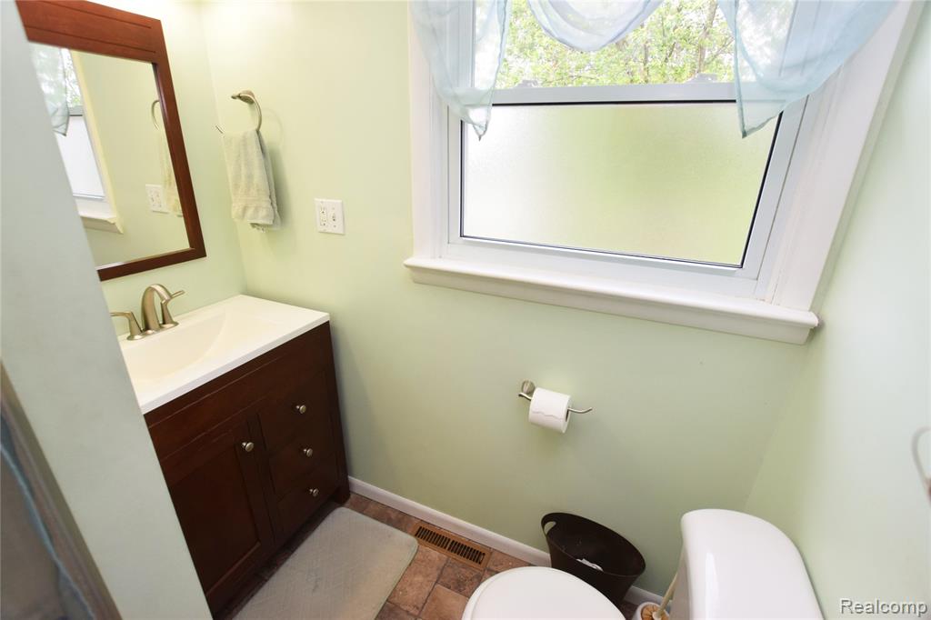 5483 Ameno Lane, Swartz Creek, MI 48473 — Photo 18