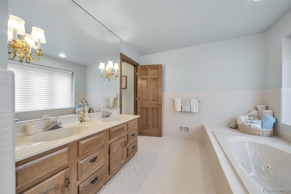 37799 SIENA Drive, Farmington Hills, MI 48331 — Photo 21