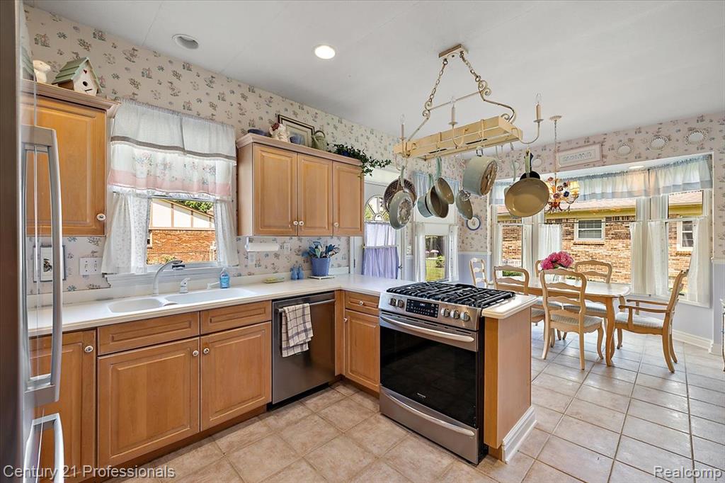 40205 Ashland Drive, Sterling Heights, MI 48313 — Photo 24