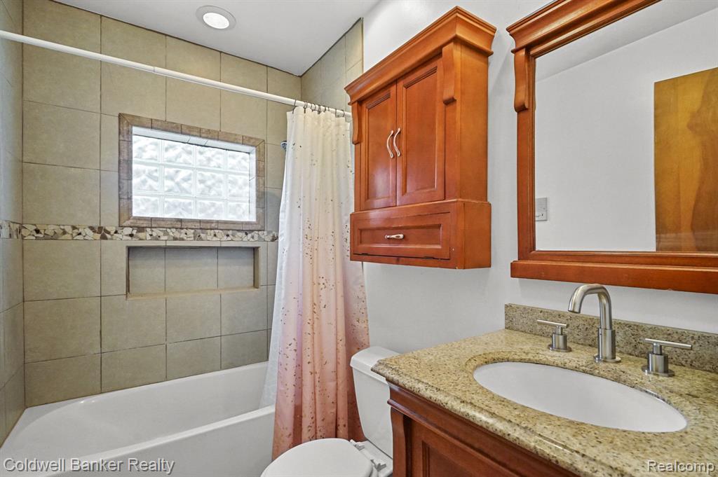 4550 JUSTINE Street, Shelby Twp, MI 48317 — Photo 12