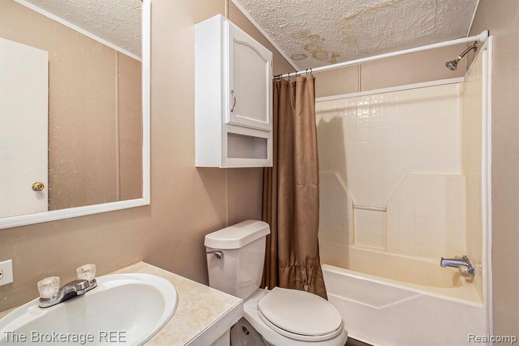 8448 Barkwood Circle, Fenton, MI 48430 — Photo 15