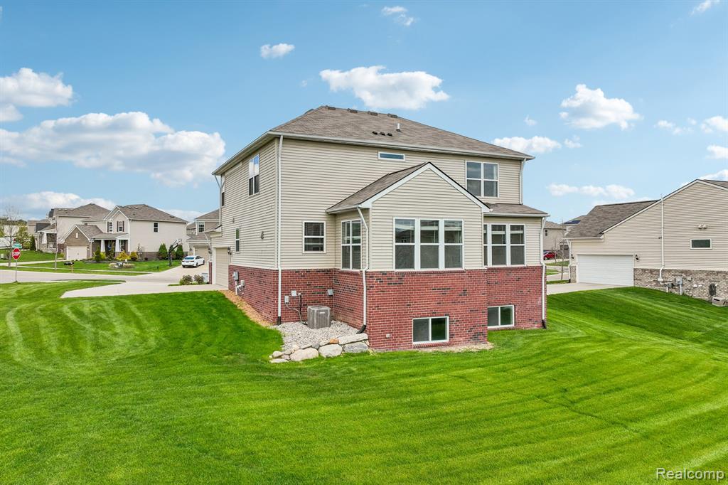 29831 Braeburn dr, New Hudson, MI 48165 — Photo 42